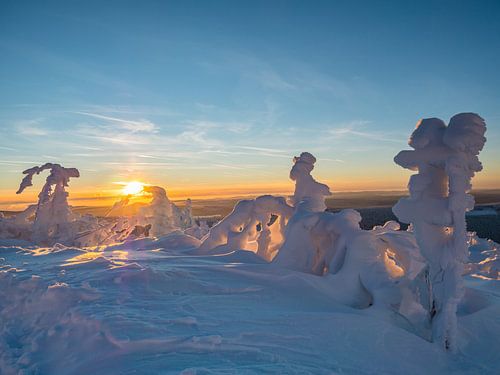 Romantisch winterlandschap op de Fichtelberg in Saksen