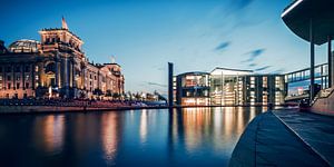 Berlin – Blue Hour Panorama / Government District van Alexander Voss