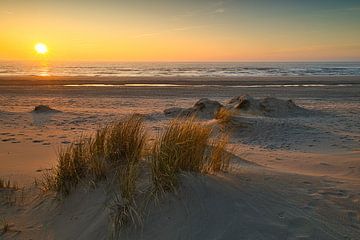 Duinen bij Petten bij zonsondergang van peterheinspictures