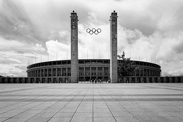 Olympiastadion Berlin in zwart-wit (1) van WWC Fine Art Photography