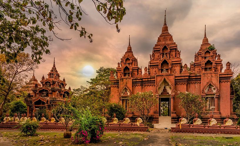 Nan Rong Thailand - Wat Kao Angkhan von Theo Molenaar