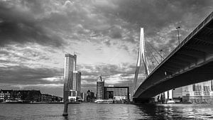 Dunkle Wolken über Rotterdam Süd von Pieter Wolthoorn