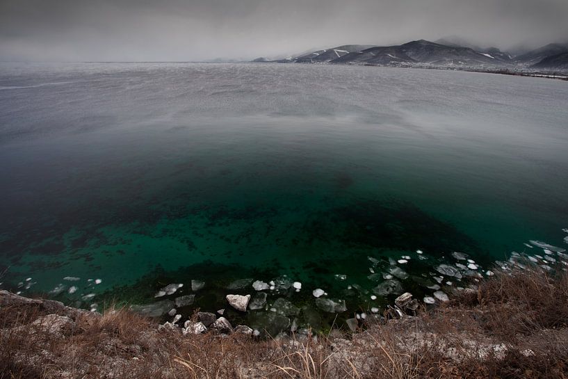 koud landschap op het Baikalmeer van Michael Semenov