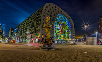 Das Denkmal Ode an Marten Toonder und der Markthal Rotterdam