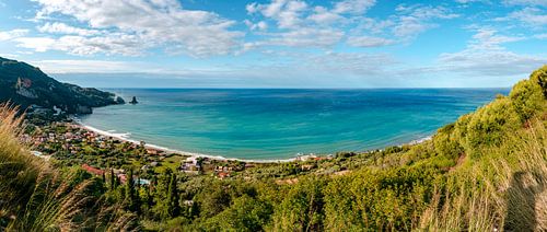 Agios Gordios op Corfu met uitzicht op de zee en de kusten