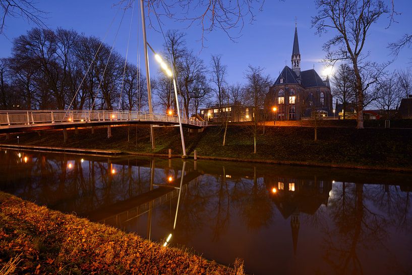 Catharijnesingel in Utrecht met Martinusbrug en Sint-Martinuskerk van Donker Utrecht