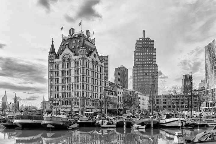 Oude Haven met het Witte Huis in Rotterdam van <span class="secondary-font">Don Fonzarelli</span>