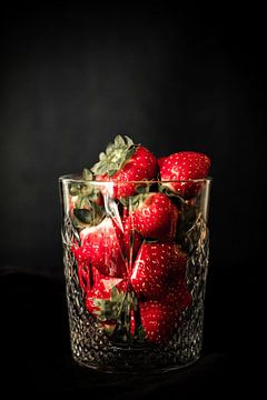 Glas aardbeien van Melanie Schat-van der Werf