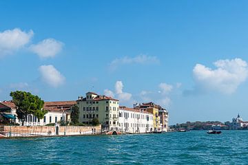 Uitzicht op historische gebouwen in Venetië, Italië van Rico Ködder