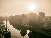 Zwolle Thorbeckegracht tijdens een mistige herfstochtend van Sjoerd van der Wal Fotografie thumbnail