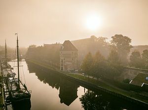 Zwolle Thorbeckegracht an einem nebligen Herbstmorgen von Sjoerd van der Wal Fotografie