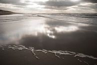 Sich zurückziehendes Wasser / Strand von Texel von Margo Schoote Miniaturansicht
