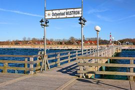 De pier in de Baltische badplaats Wustrow van Gisela Scheffbuch