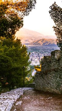 De stad Berat in Albanië van Visiting The Dutch Countryside