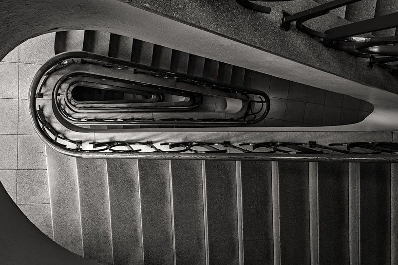 Treppenhaus monochrom von Thomas Riess