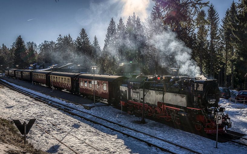 An old steamtrain by Mart Houtman