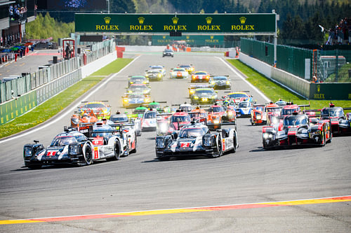 FIA WEC race start op Spa Francorchamps met Porsche op pole position