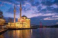 Ortakoy-Moschee in Istanbul, Türkei, bei Nacht von Michael Abid Miniaturansicht