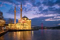 Ortakoy-Moschee in Istanbul, Türkei, bei Nacht