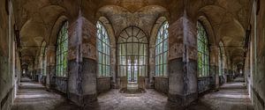 Panorama in einem verlassenen Decay Hospital in Italien von Beyond Time Photography