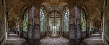 Panorama dans un hôpital de délabrement abandonné en Italie sur Beyond Time Photography