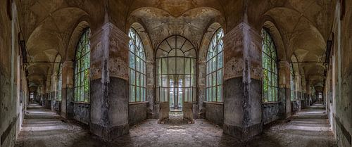 Panorama in een Verlaten Decay Ziekenhuis in Italie ( Uniek ! )