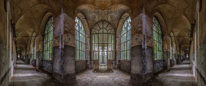 Panorama in een Verlaten Decay Ziekenhuis in Italie ( Uniek ! ) van Beyond Time Photography
