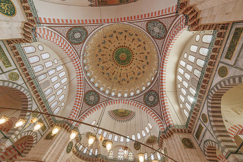 La coupole de la mosquée Süleymaniye vue de l'intérieur