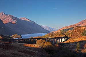 Glenfinnan-Viadukt mit Loch Shiel; Lochaber; Schottland; Vereinigtes Königreich