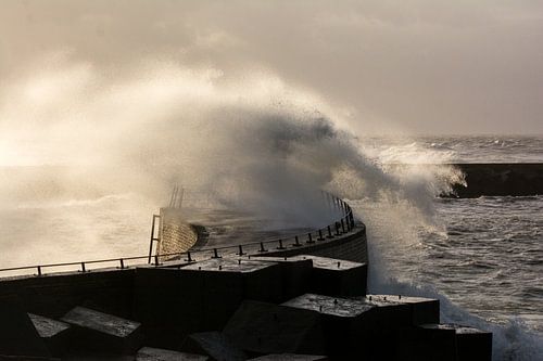 Storm in Scheveningen by Marian Sintemaartensdijk