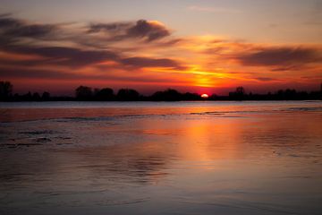 Sunset over natural ice in the floodplain by Willemijn Wolthaus