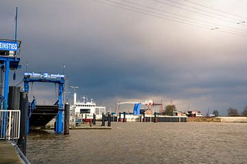 De Borkum Kai in Emden van Edith Albuschat