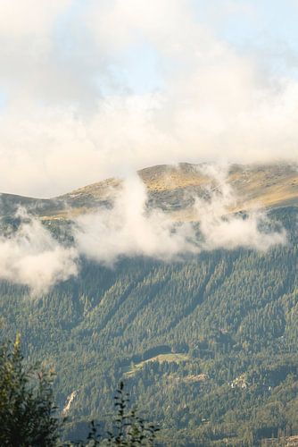 Dansende Wolken Hoog in de Bergen