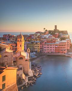 Vernazza Dorf, Blick bei Sonnenuntergang. Cinque Terre, Ligurien, Italien
