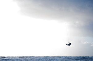 kite-surfer jump  van Jan Klomp