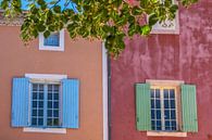 Kleurrijke huizen in Roussillon, Provence van Christian Müringer thumbnail