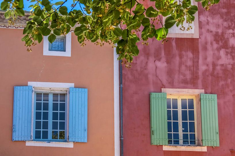 Kleurrijke huizen in Roussillon, Provence van Christian Müringer