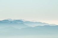 Misty mountains van Claudia van Zanten thumbnail
