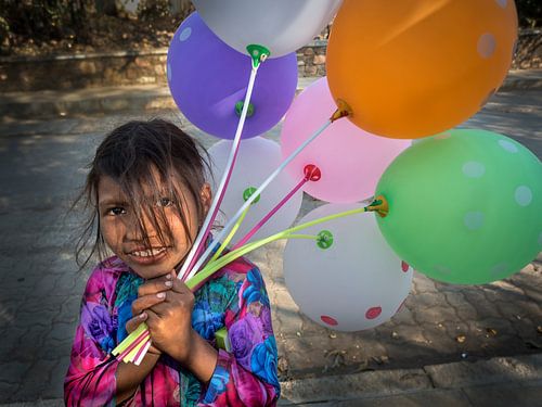 Herzzerreißende Ballonverkäuferin