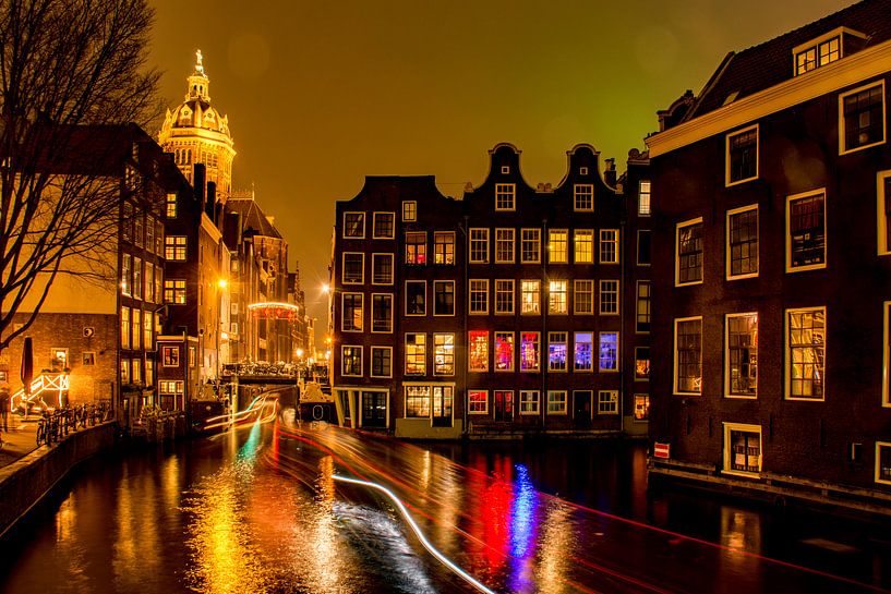 Amsterdam in de nacht van Ton de Koning