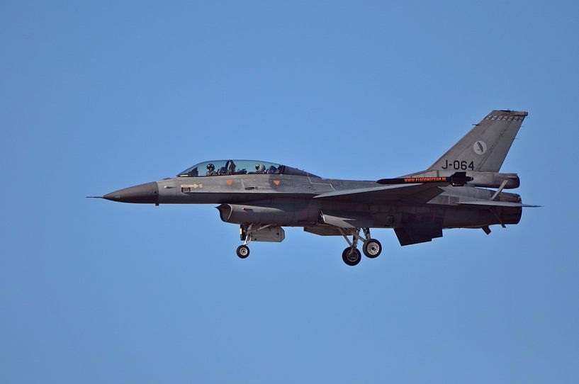 F16 von Pyter de Roos