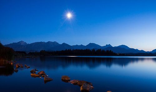 Le lac Hopfen au clair de lune