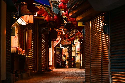 Die Fensterläden in Jiufen öffnen sich von Renzo de Jonge