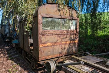 old rusted train at trainstation hombourg by ChrisWillemsen