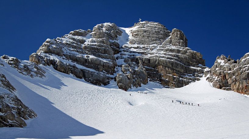 Ski tourers on the Hohe Dachstein by Christa Kramer