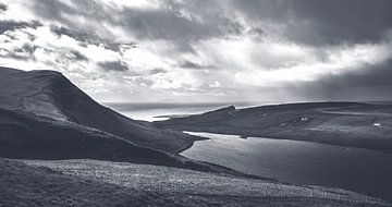 Verlaten eenzaamheid bij Neist Point. Isle of Skye in Groot-Brittannië. Panorama klif in de Schotse Hooglanden! van Jakob Baranowski - Photography - Video - Photoshop