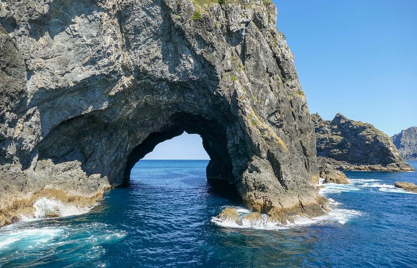 rock gate at the Bay of Islands by Achim Prill