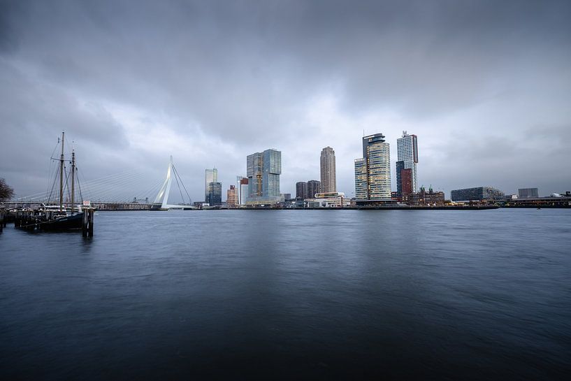 Skyline Rotterdam Clouds by Zwoele Plaatjes