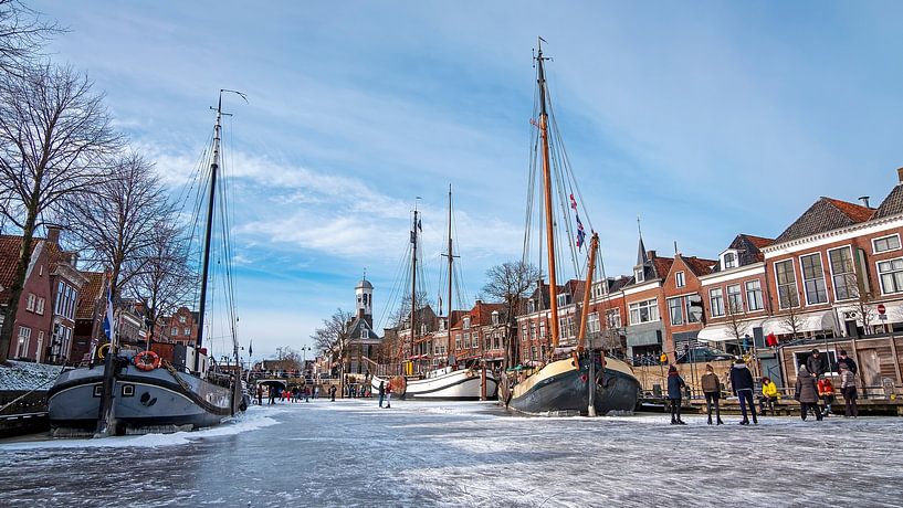Eisspaß auf der Dokkumer Ee in Dokkum Friesland im Winter von Eye on You