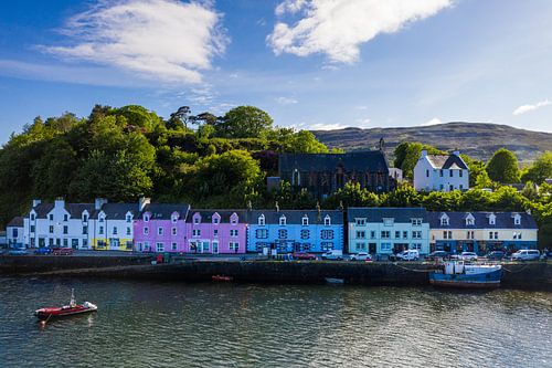 Gekleurde huisjes haven Portree Schotland